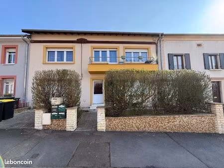 studio 37 m² – une pièce – terrasse