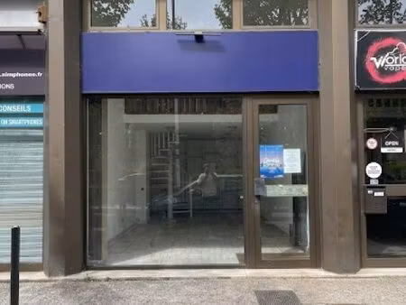 local commercial de 35m2 idéalement situé à chantilly