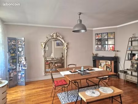 bel appartement dans un quartier prisé