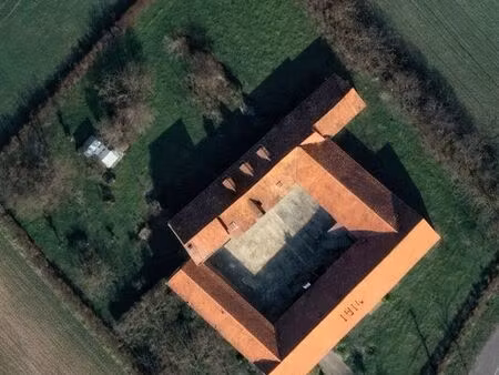 ferme au carré - 347 m2 habitables - 4 chambres - 2 sdb - nombreuses dépendances (+240 m2)