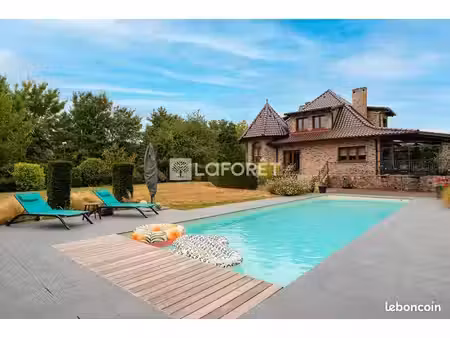 propriété 6 pièces 163 m²
