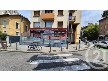 commerce 96 m²