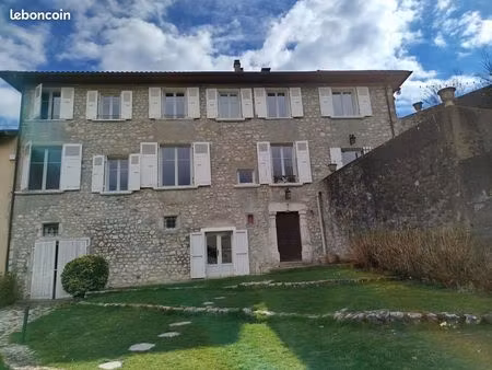 appartement dans maison ancienne avec beaucoup de charme