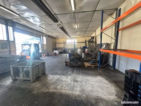 local d’activité / entrepôt – 292 m²