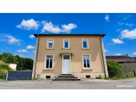 immeuble 10 pièces 225 m²