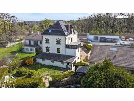 bâtisse de charme  au style charleston de 1935  200 m²  6 ch  parc de 1215m² clos et arbor