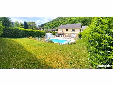 spacieuse maison individuelle de 225m²  de construction traditionnelle  édifiée sur un ter
