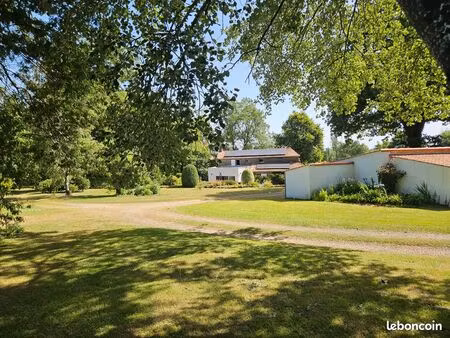 maison en pierres 160 m² – 4 chambres – magnifique terrain arboré – entre nantes et pornic