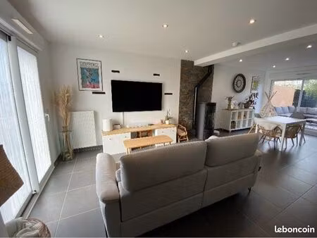 maison familiale récente 101 m2 - 3 chambres - garage double - jardin paysager - 15 min na