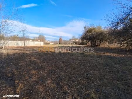 terrain 1059 m² sugeres