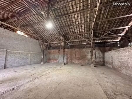 entrepôt 250 m2 + parking