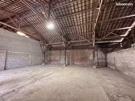 local stockage 250 m2