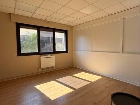 local commercial de 16m2 à bresson