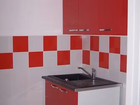 studio 27 m2 agréable à vivre  rdc au calme avec cour privative dans quartier marissel