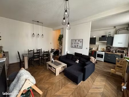 f5 metz centre  4mn place st louis  15 mn gare; entrée/placards  séjour parquet  cuisine a