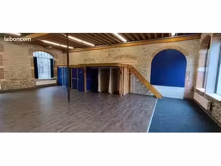 local 102 m²