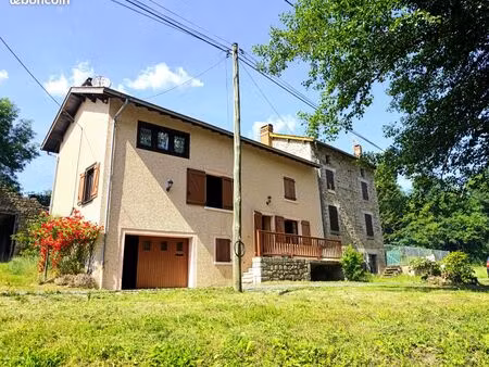 maison à la campagne proche d'ambert