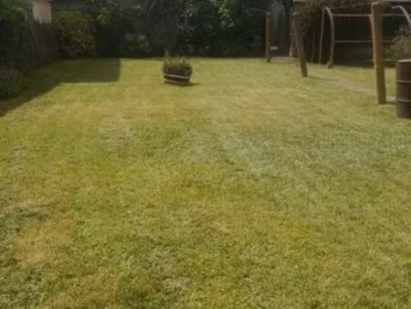 maison avec dépendances et grand jardin