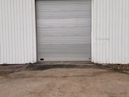 dépôt 270 m2 comprenant 55 m2 de mezzanine