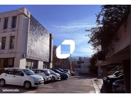 bureau 251 m²