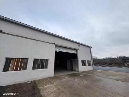 local 372 m² le coteau