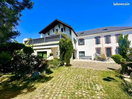 maison 9 pièces 330 m²