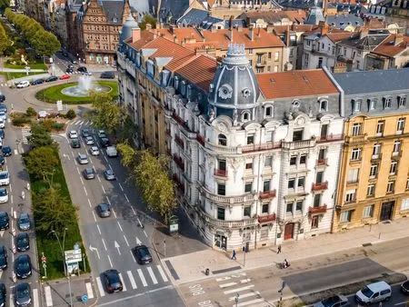 bureaux 160 m² rdc à l'entrée de metz : accès direct sur rue à l'angle d'un immeuble hauss