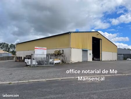 local commercial la haye-pesnel