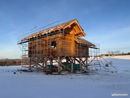 chalet en fuste à terminer – vue panoramique sur le puy de dôme – vernines
