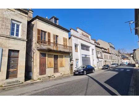 a vendre deux maisons de ville mitoyennes