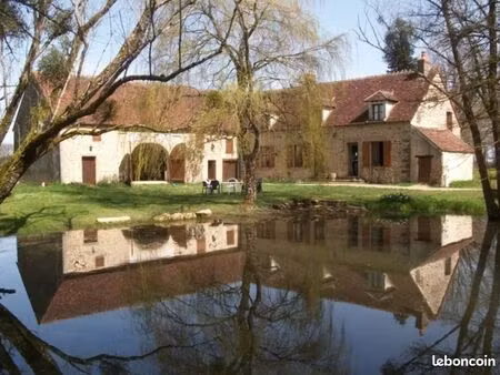 maison en pierres à la campagne