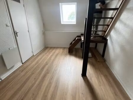 apparement t2 en duplex non meublé (rénové)