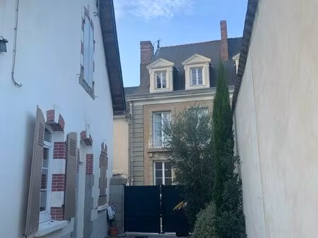 loue maison de ville à laval