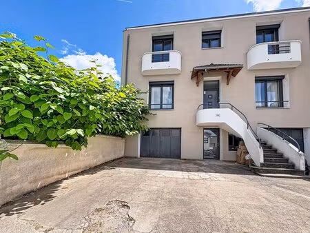 maison de 6 pièces de 170 m² à abrest
