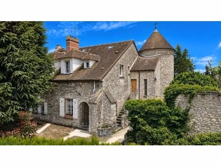 maison de 8 pièces de 235 m² à dammartin-en-serve