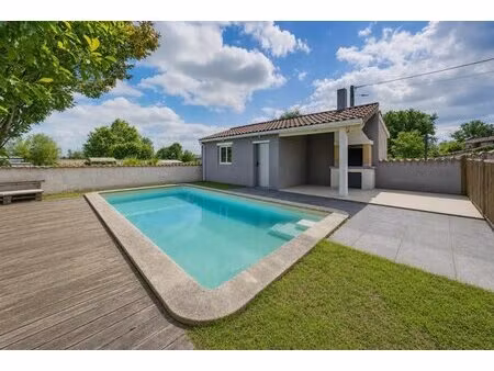 maison de 6 pièces de 160 m² à izon