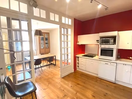 rare en hypercentre de pau : appartement f6 de 98 m² occupant l'intégralité de son étage