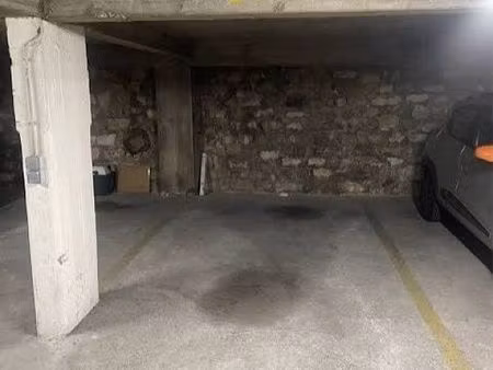 place de parking couverte voiture / moto – centre-ville de libourne