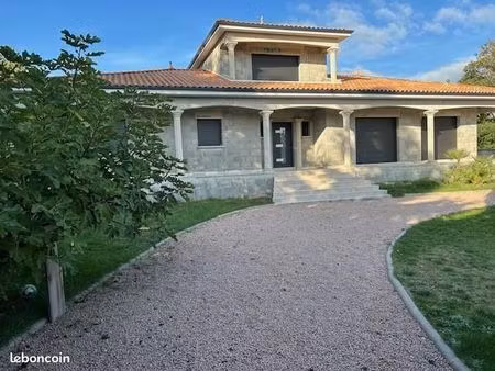 villa 9 pièces 178 m²