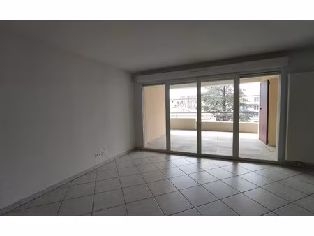 location appartement  m² t-3 à manosque  1 100 €