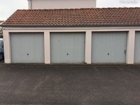 garage fermé à louer – 12 5 m²