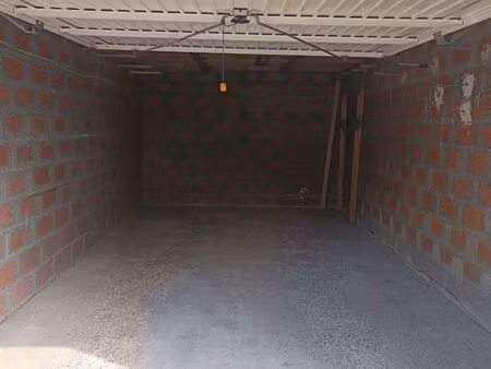 garage -box proche du centre de castillon