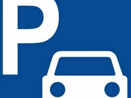 vente parking dans une cour accès portail télécommande