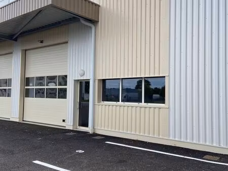 local artisanal neuf 230m² — élec solaire à prix préférentiel — site clos — rocade sortie 