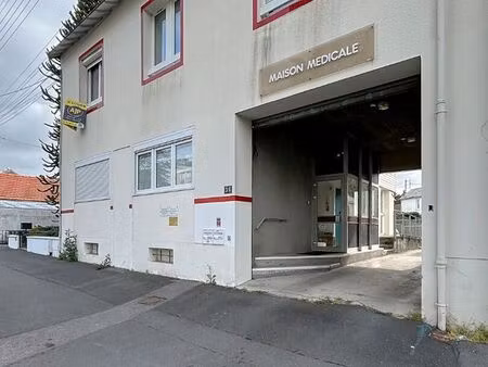 local commercial 122 m² nantes