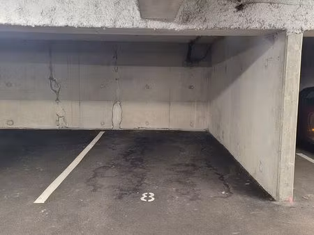 parking souterrain vannes proche gare  à louer