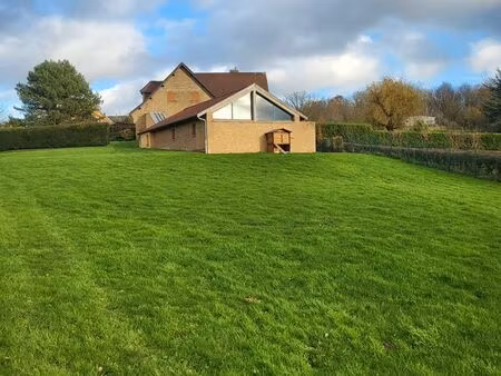 un terrain à bâtir d'une surface de 1830 m