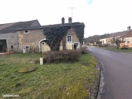 fermette a renover avec grange et jardin