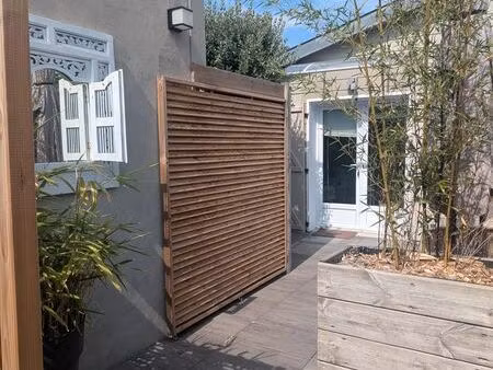 maison t2 tout équipée  meublée et climatisée avec terrasse et jardinet (eau + électricité