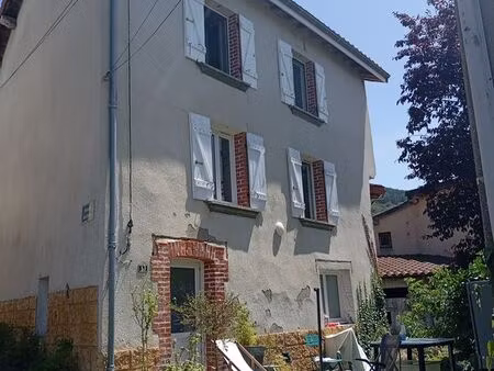 location maison de village
